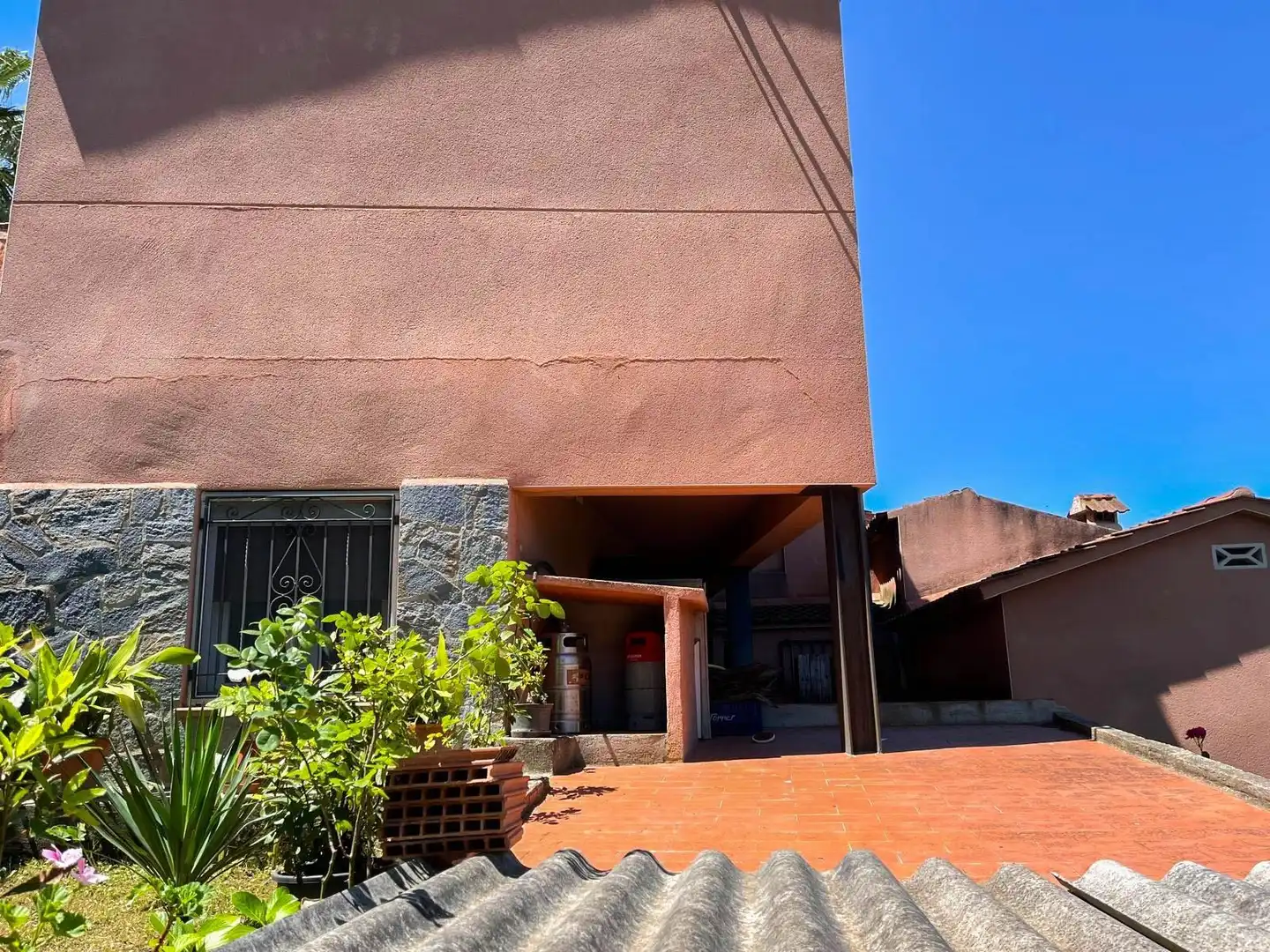 Vista exterior de Casa o xalet en venda en Esparreguera amb Calefacció, Jardí privat i Terrassa