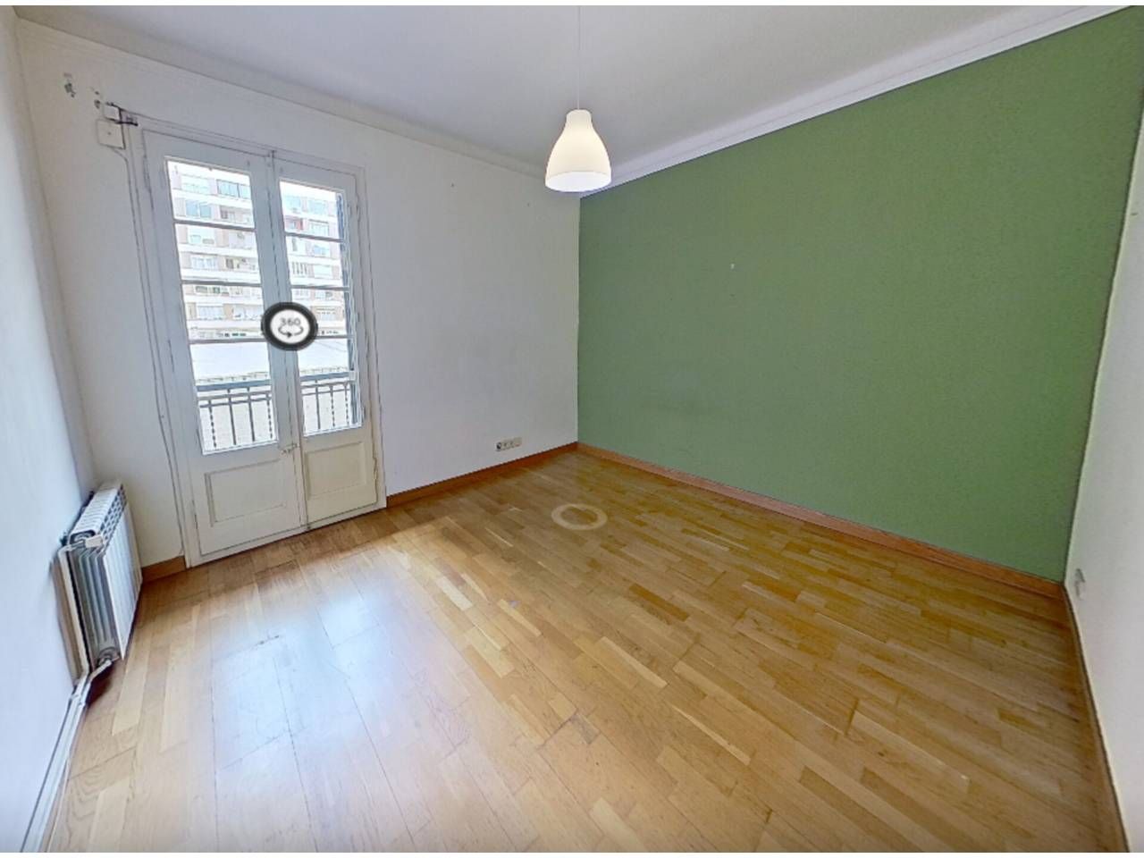 Dormitori de Pis en venda en  Barcelona Capital amb Balcó