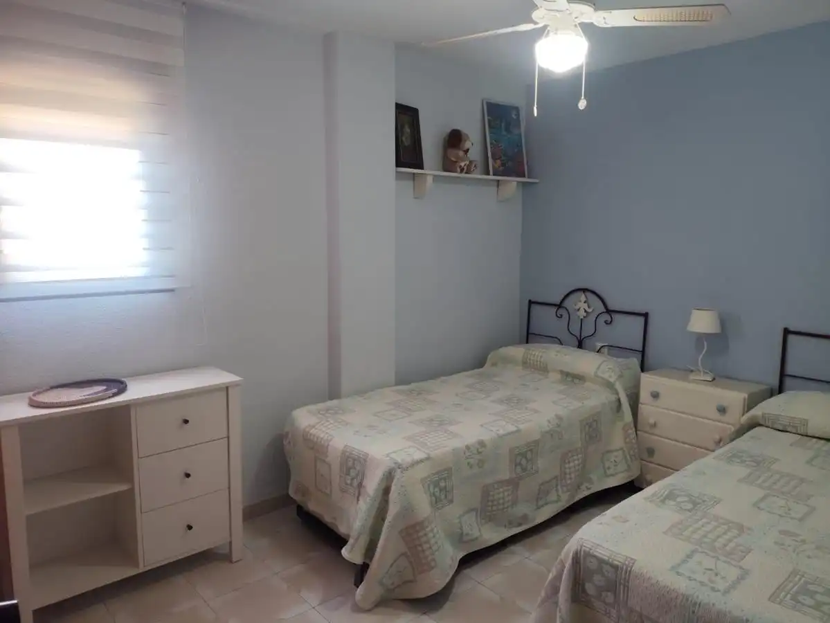 Dormitori de Apartament de lloguer en Almuñécar amb Aire condicionat, Terrassa i Moblat
