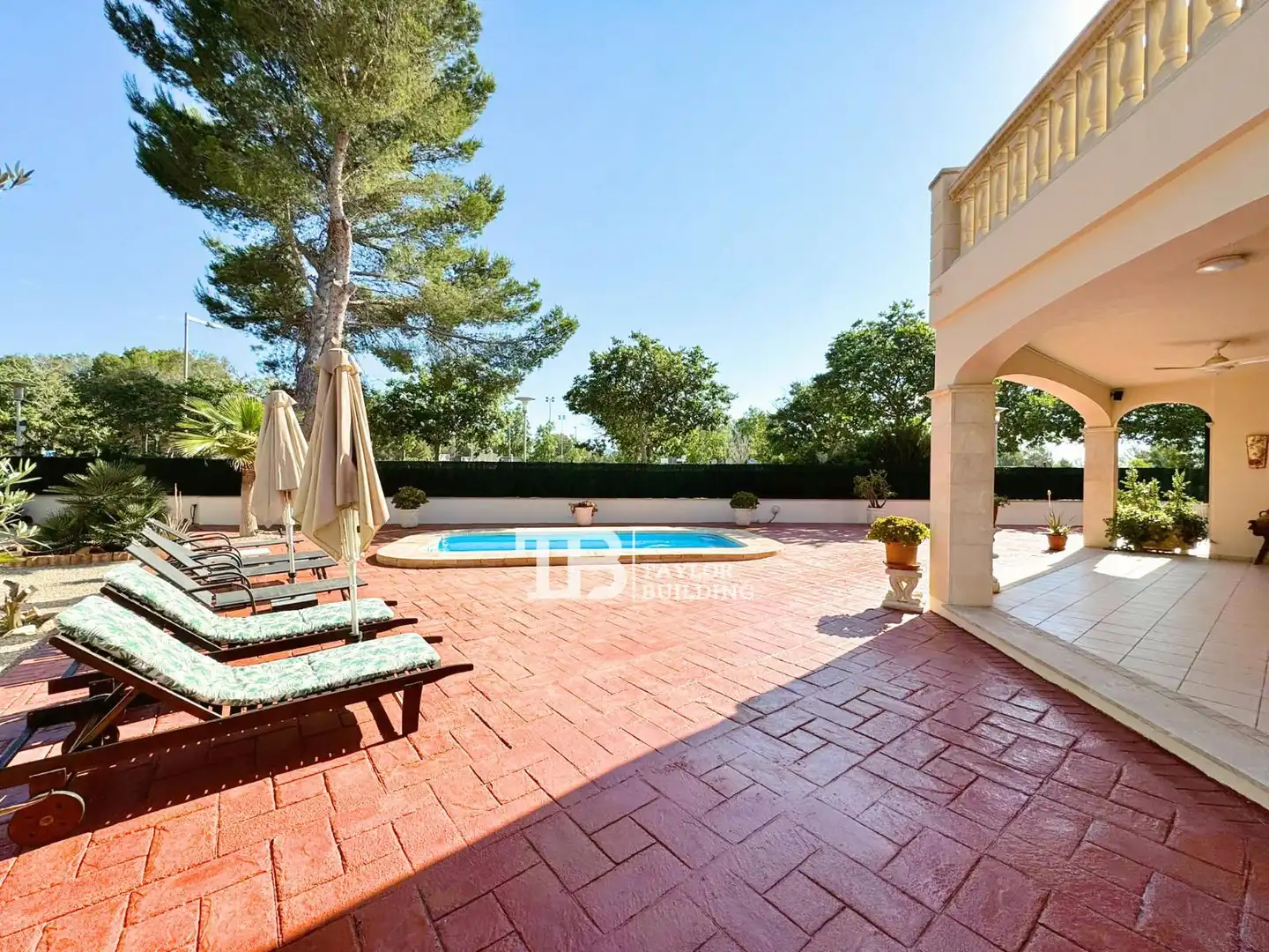 Villa mit Pool zum Verkauf in De Neptú