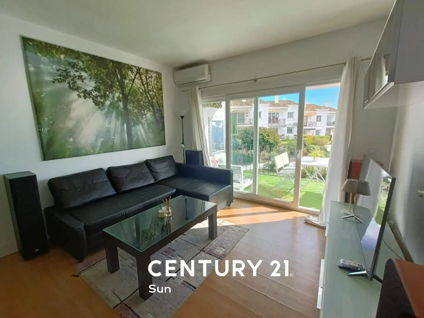 Vista exterior de Piso de alquiler en Estepona con Terraza, Amueblado y Piscina comunitaria