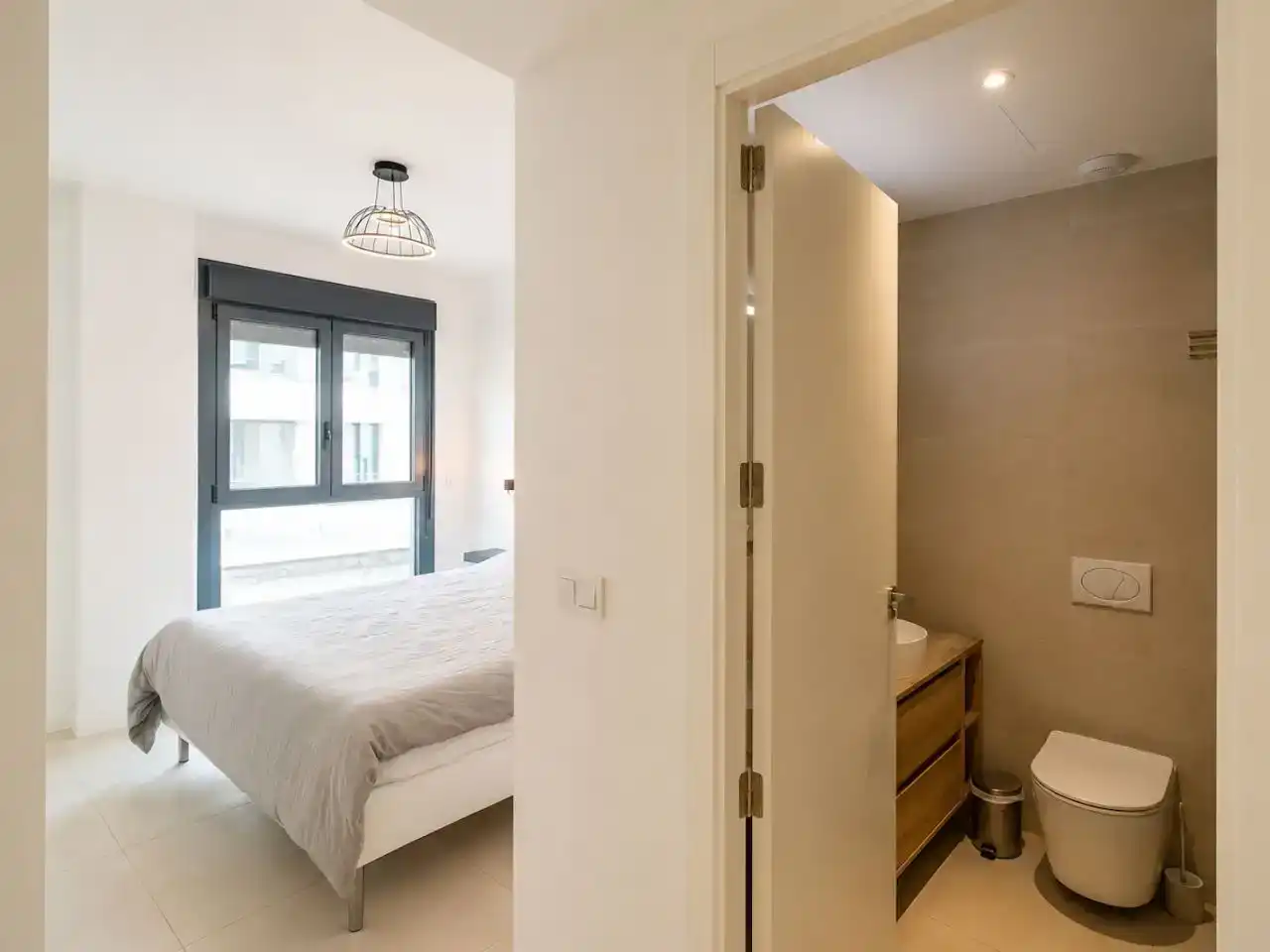 Schlafzimmer von Wohnung zur Miete in Fuengirola mit Klimaanlage, Abstellraum und Schwimmbad