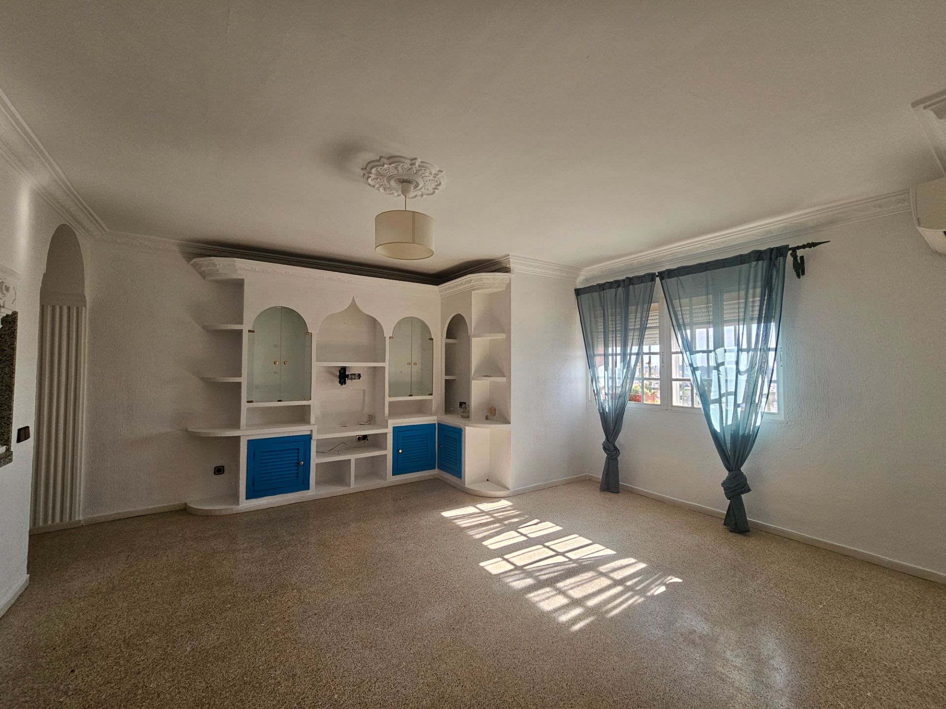 Wohnzimmer von Wohnung zur Miete in Sanlúcar la Mayor mit Klimaanlage, Heizung und Ofen