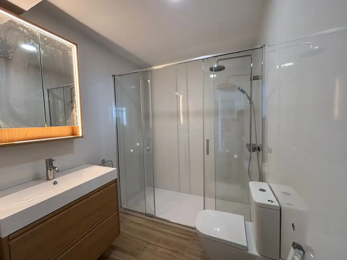 Baño de Piso en venta en Madrid con Aire acondicionado, Calefacción y Amueblado