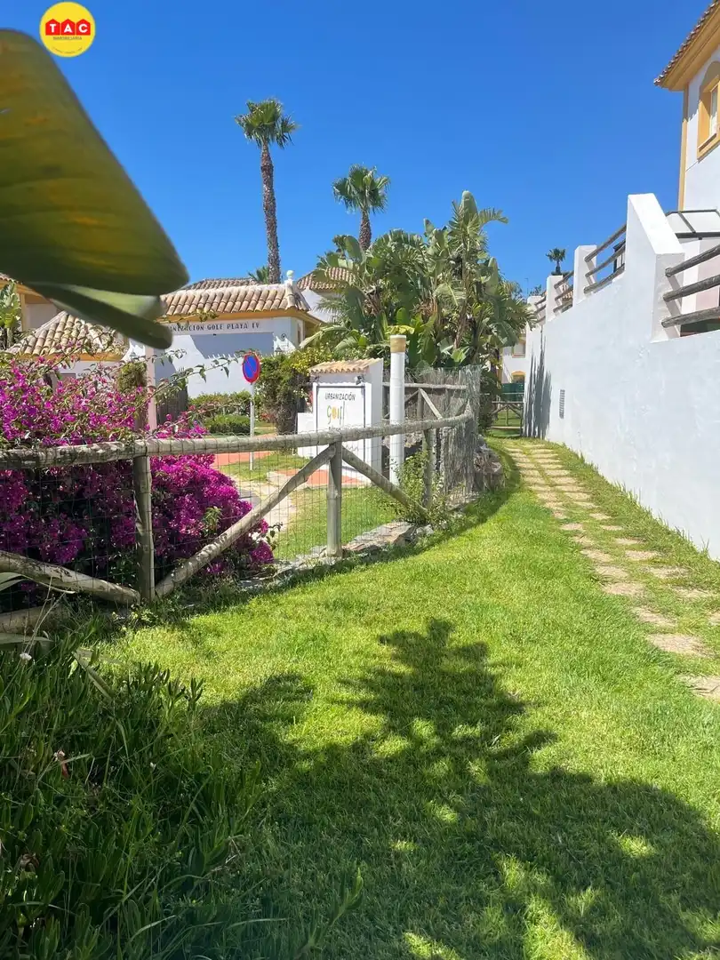 Garten von Einfamilien-Reihenhaus zum Verkauf in Islantilla mit Klimaanlage, Heizung und Terrasse