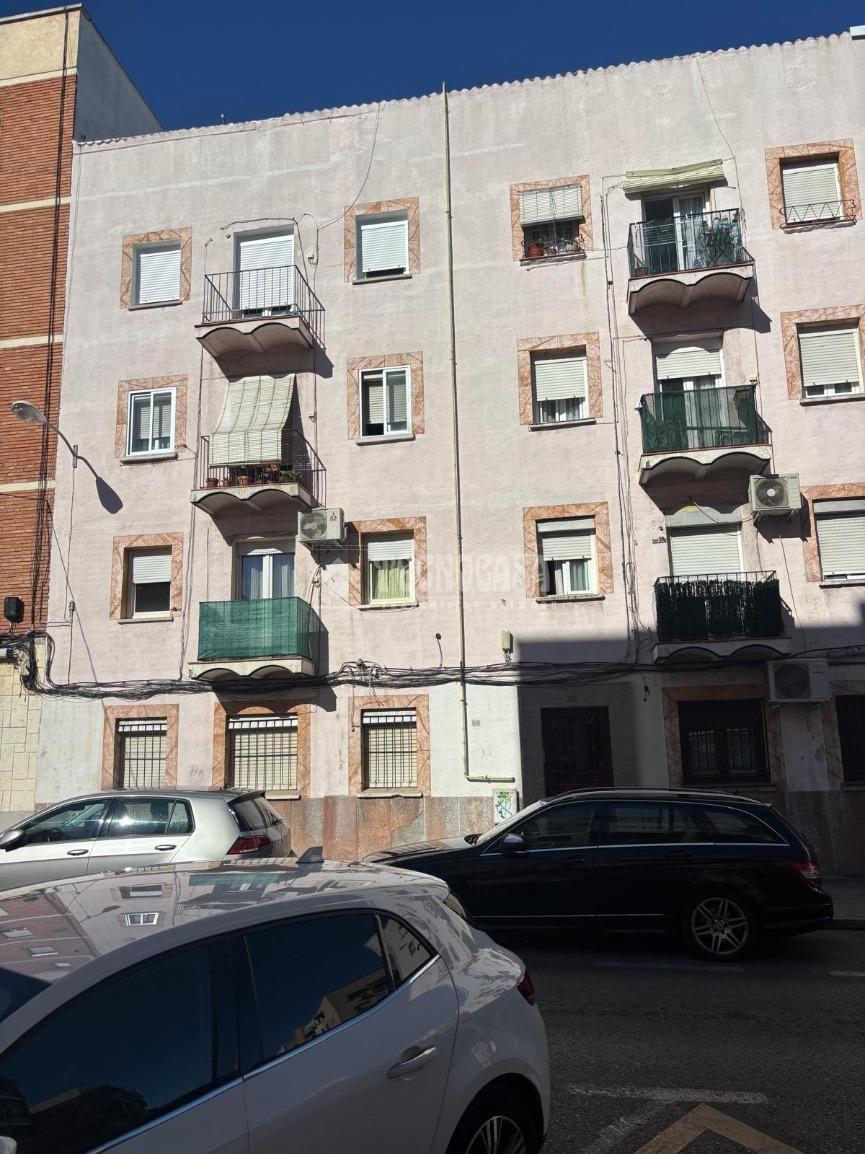 Vista exterior de Piso en venta en  Madrid Capital con Calefacción y Parquet