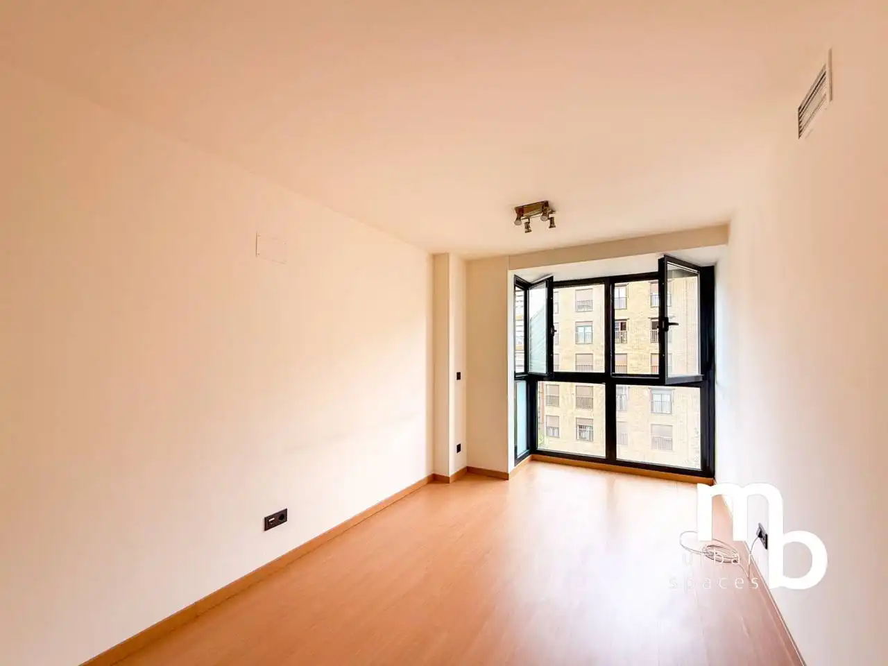 Living room of Flat for rent in Madrid  with Air Conditioner, Heating and Swimming Pool