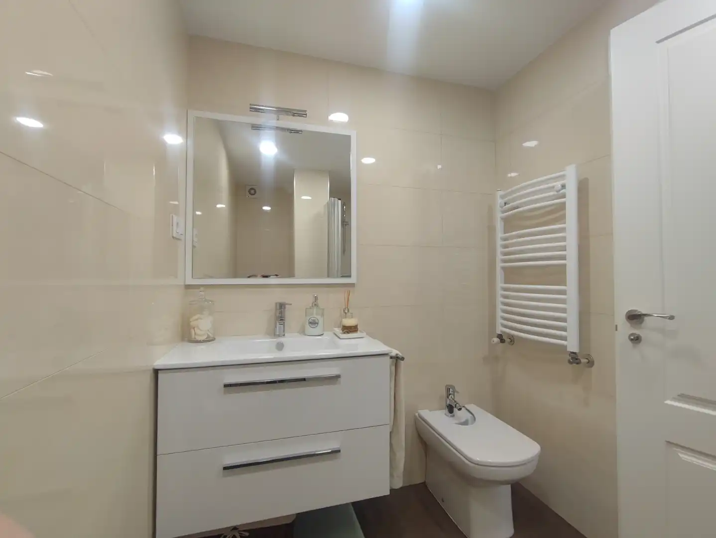Baño de Piso en venta en Madrid con Aire acondicionado, Calefacción y Jardín privado