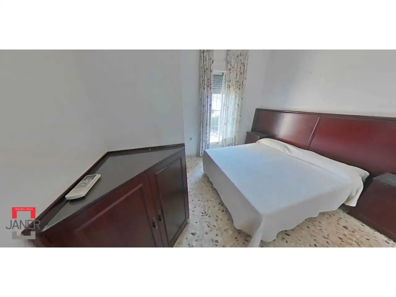 Dormitori de Casa o xalet en venda en Tomares amb Aire condicionat, Jardí privat i Terrassa