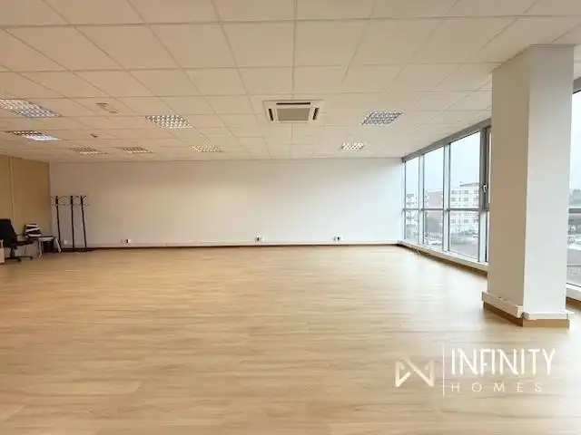 Oficina de alquiler en Txorierriko Hiribidea, Derio