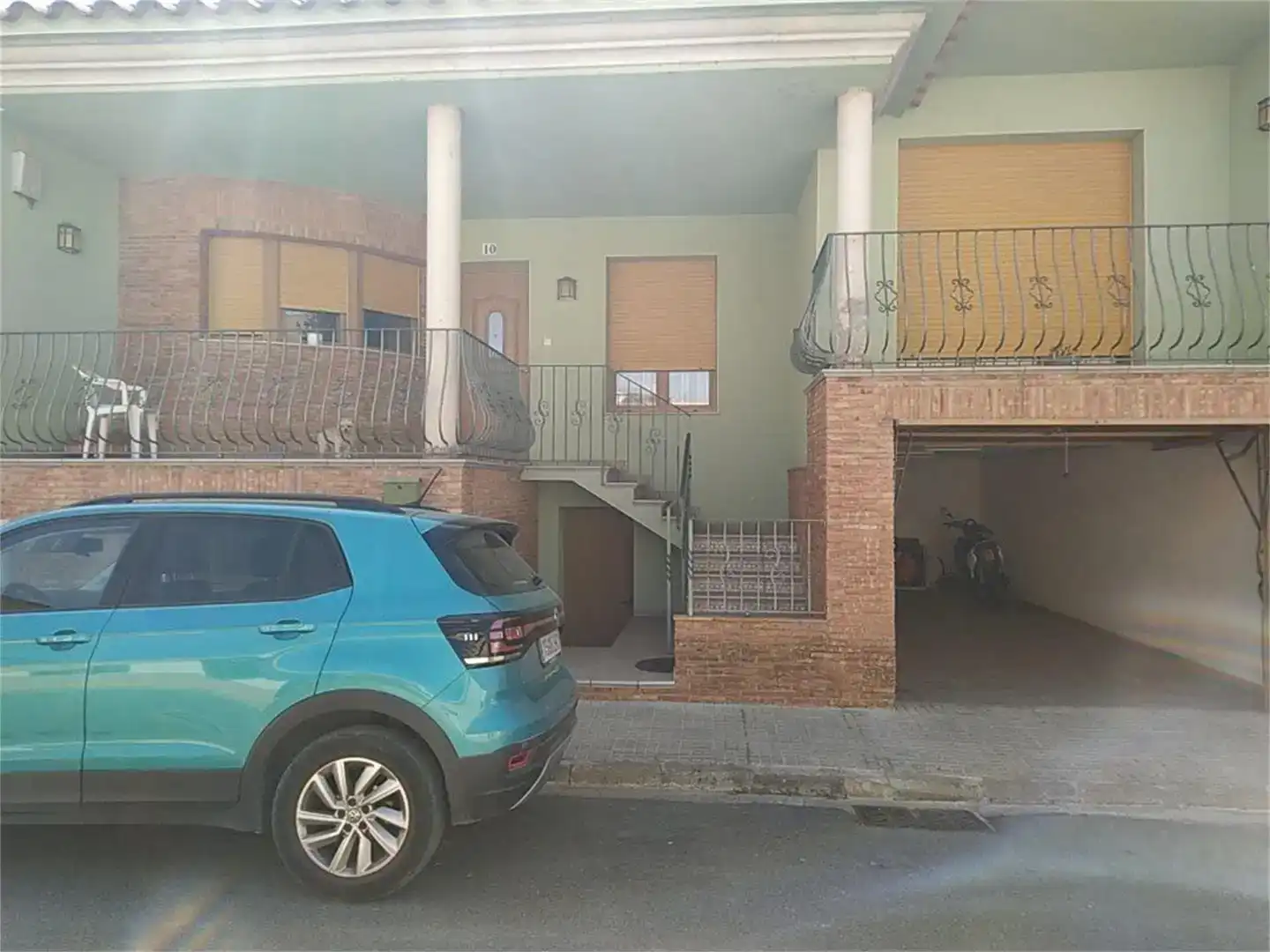 Vista exterior de Casa adosada en venda en Deltebre amb Aire condicionat i Balcó