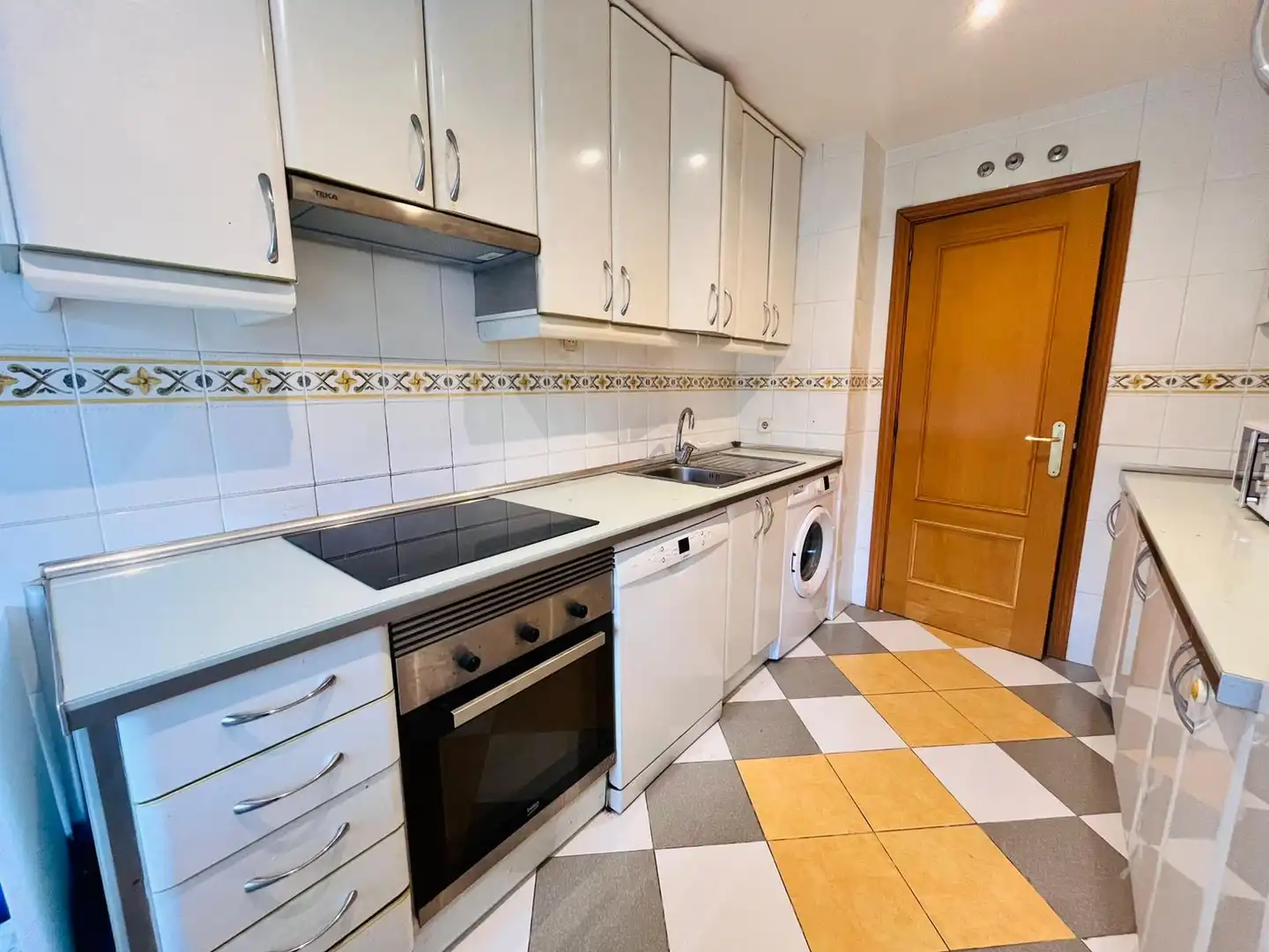 Küche von Wohnung zur untervermieten in Majadahonda mit Terrasse, Möbliert und Waschmaschine