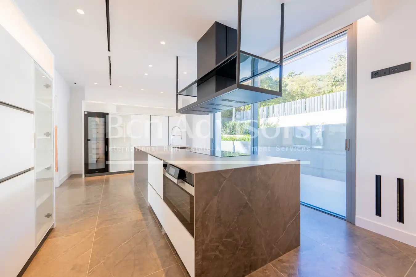 Cocina de Casa o chalet en venta en Barcelona con Aire acondicionado, Calefacción y Jardín privado