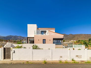 House with pool for sale in Lomo Juan Díaz