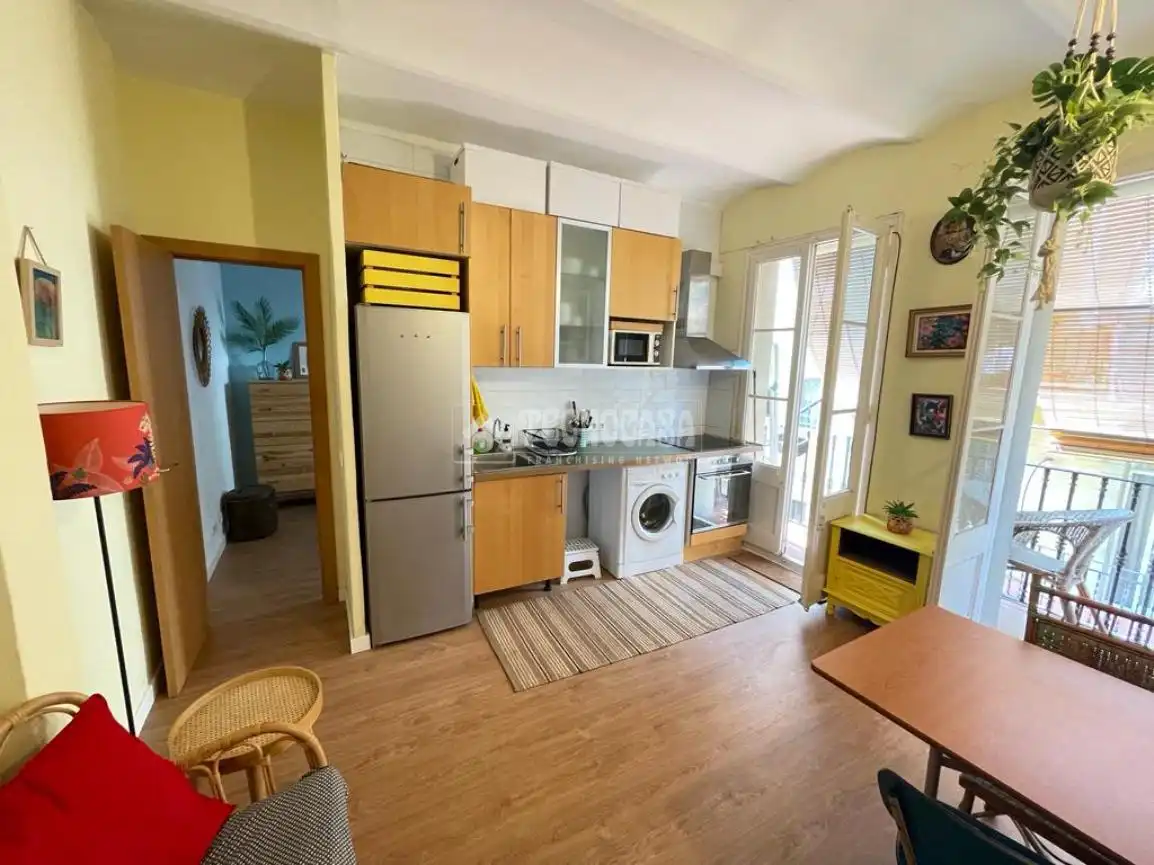Cocina de Piso de alquiler en  Barcelona Capital con Balcón