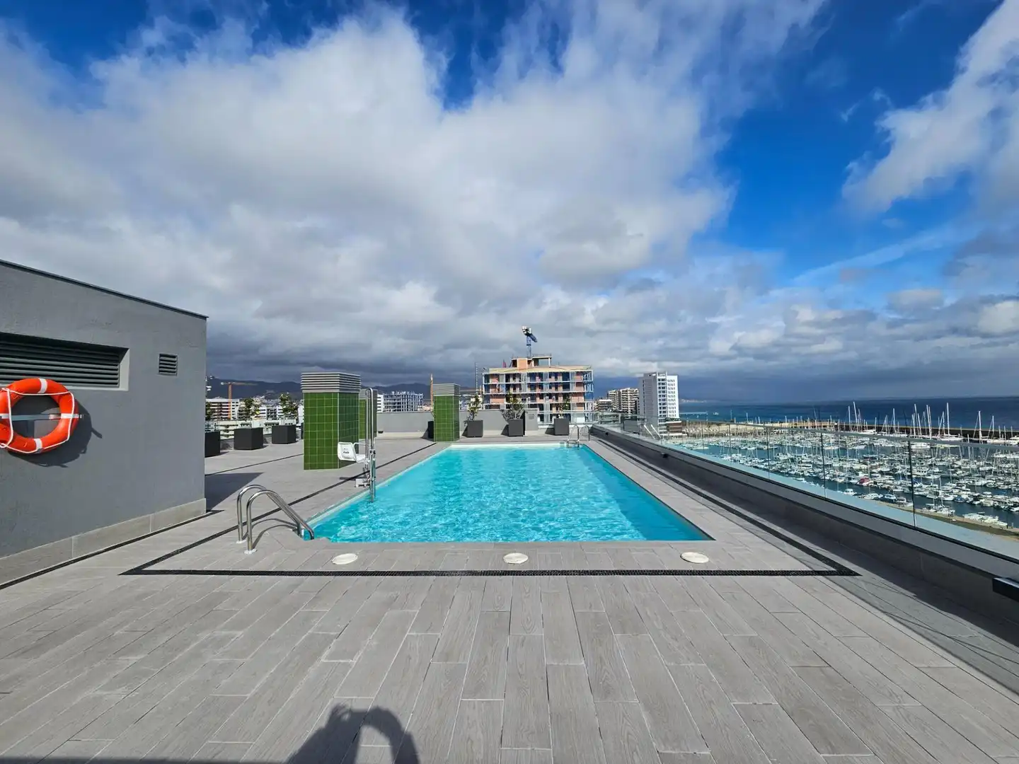 Swimming pool of Flat for rent in Badalona  with Air Conditioner, Parquet flooring and Terrace
