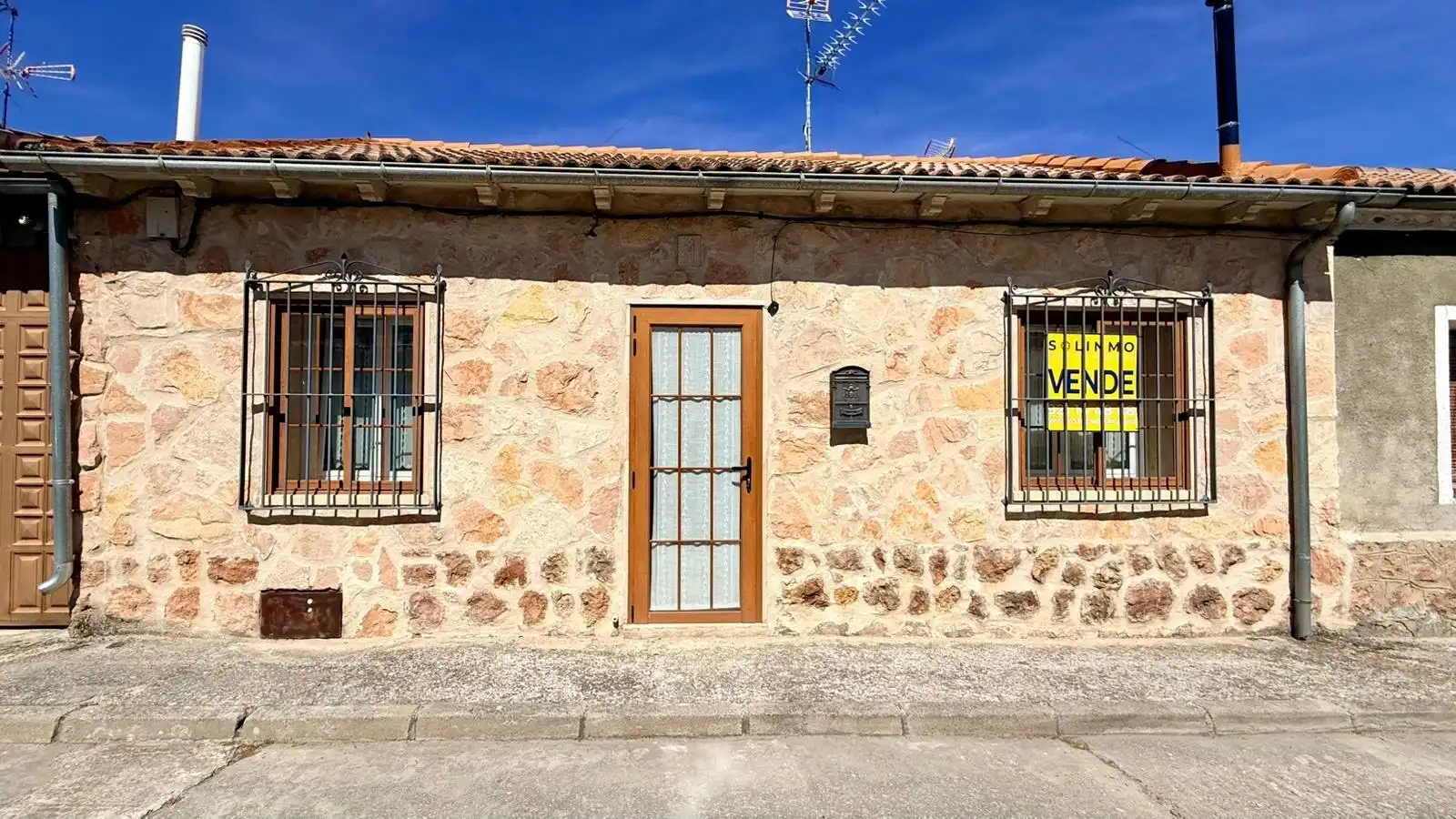Vista exterior de Casa o xalet en venda en Zarzuela del Pinar amb Calefacció i Moblat