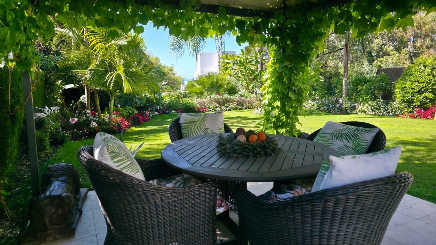 Jardí de Casa o xalet en venda en Marbella amb Aire condicionat, Calefacció i Jardí privat