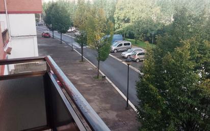 Exterior view of Flat for sale in Amorebieta-Etxano  with Balcony