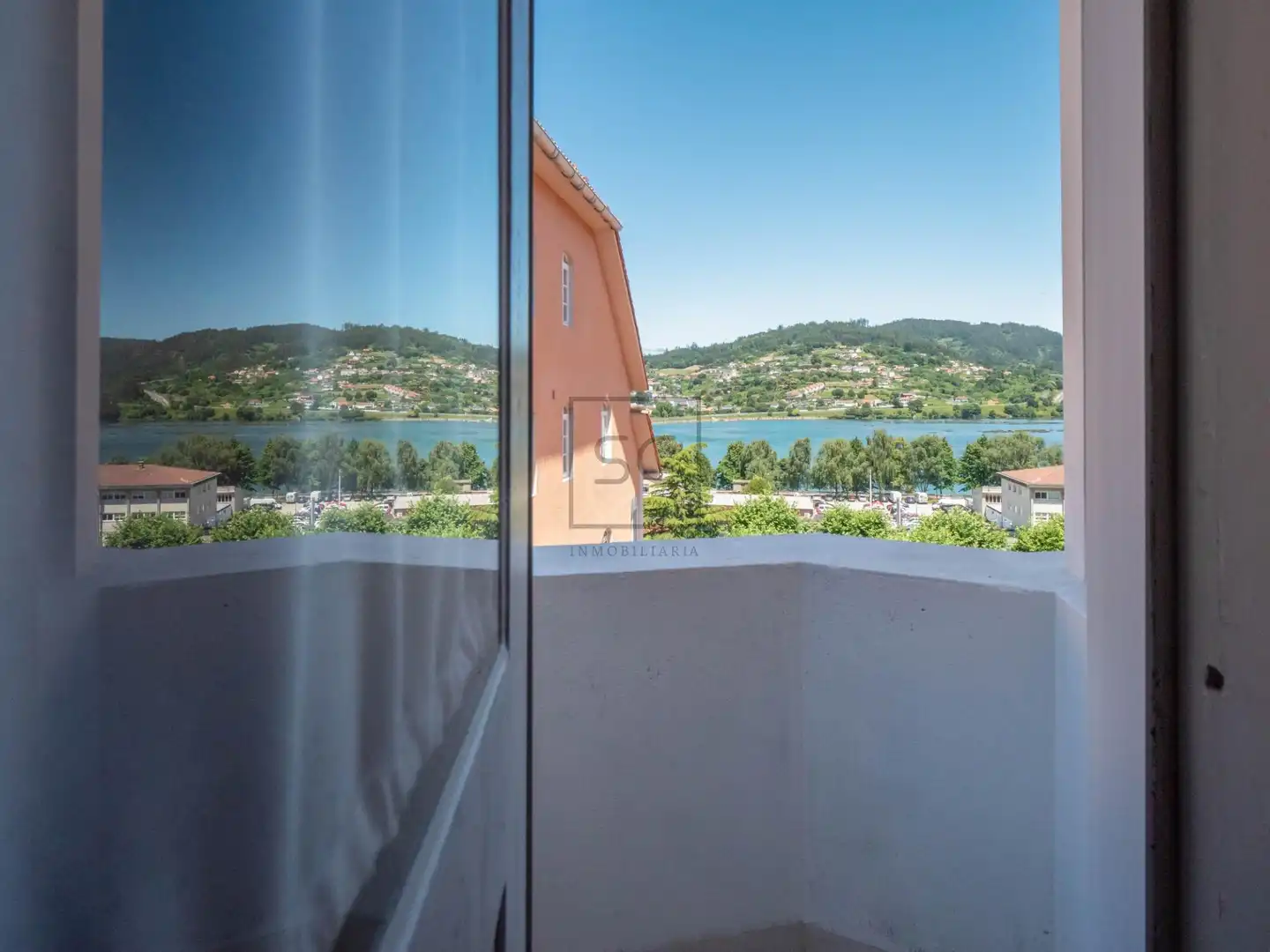 Terrassa de Apartament en venda en Pontedeume amb Calefacció, Parquet i Moblat