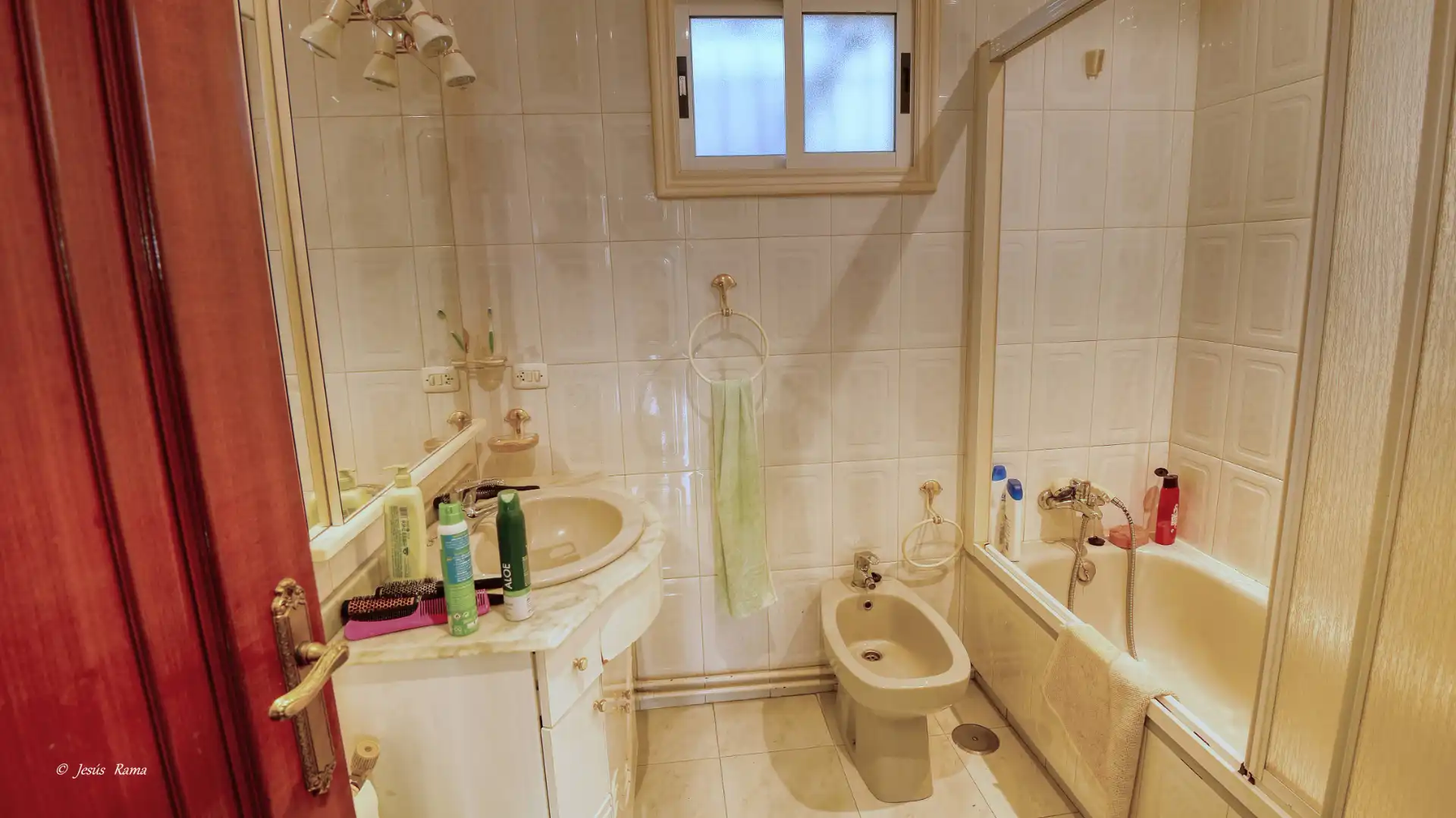 Bany de Casa o xalet en venda en Oleiros amb Jardí privat, Traster i Moblat
