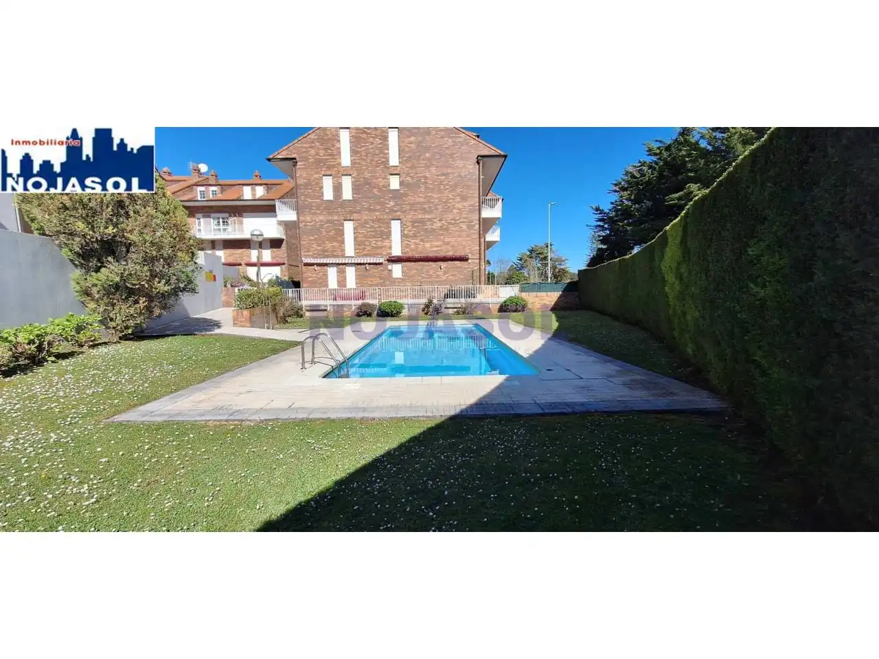 Piscina de Apartament de lloguer en Noja amb Calefacció, Terrassa i Moblat