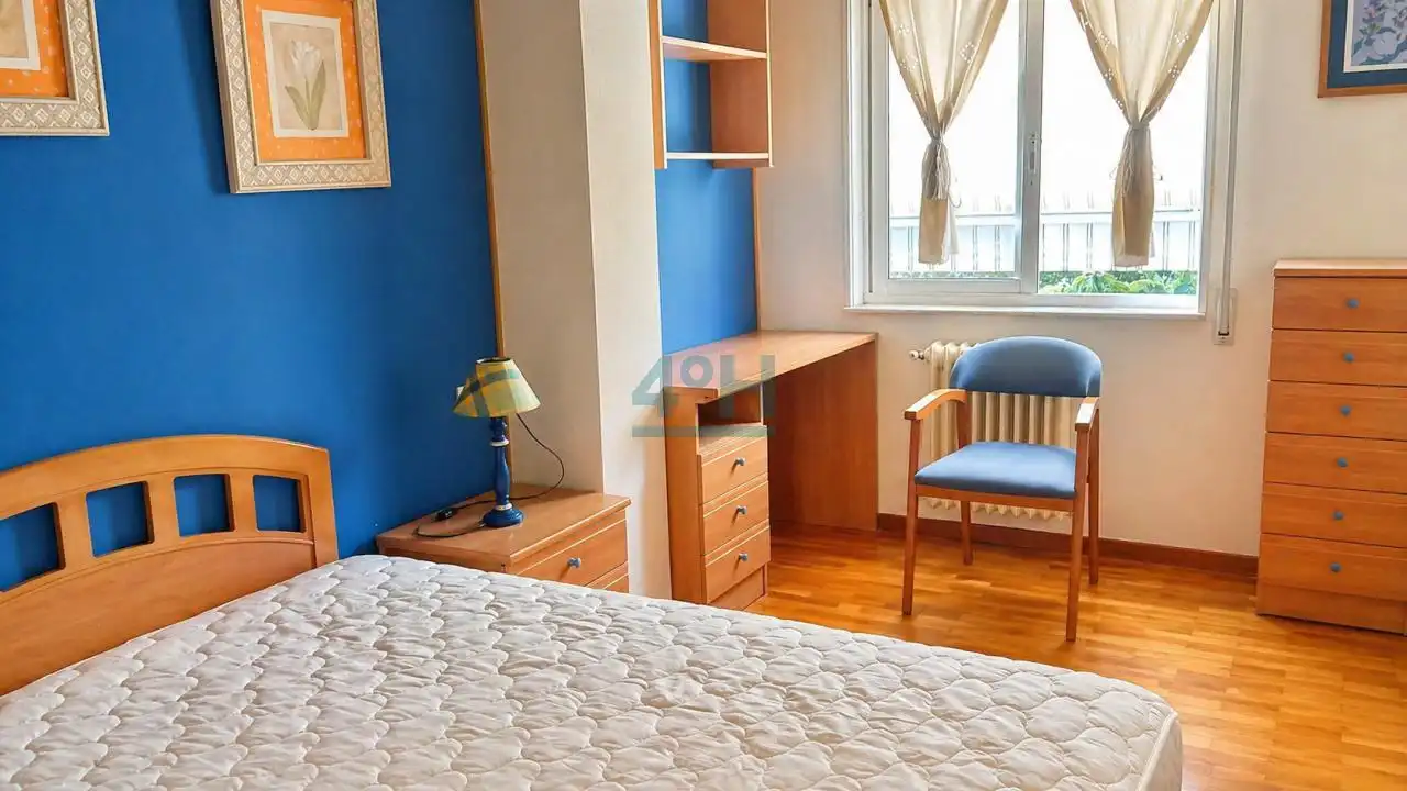 Habitación de Piso en venta en Ourense Capital  con Calefacción, Parquet y Trastero