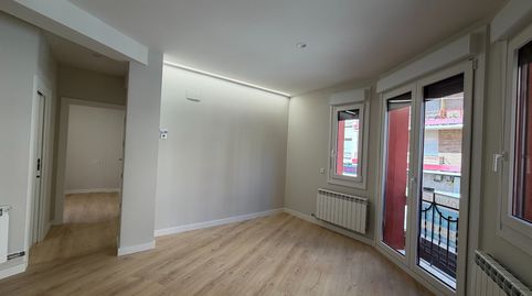 Foto 2 de Piso en venta en Calle Pilar Salarrullana, Gran Via, Logroño