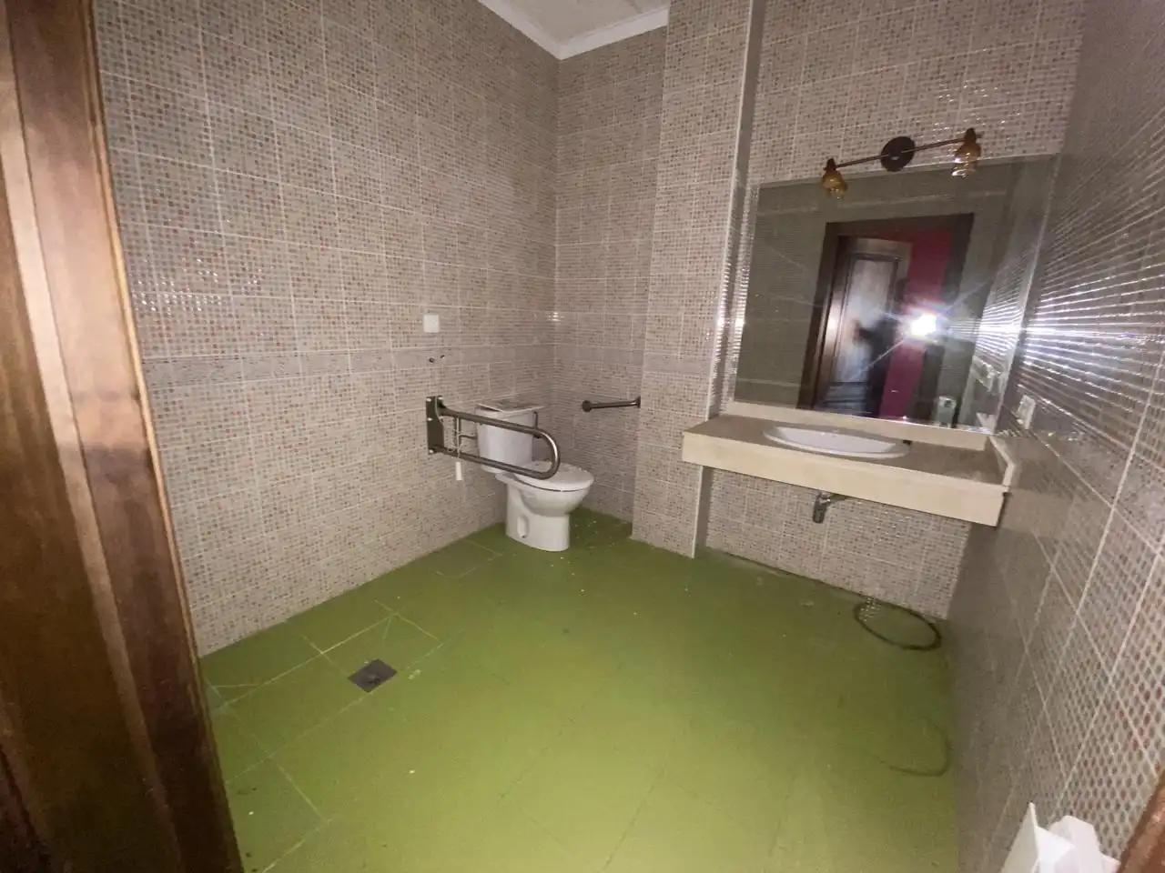 Bany de Edifici en venda en Belmonte