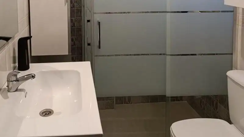 Bany de Àtic en venda en La Zubia amb Terrassa