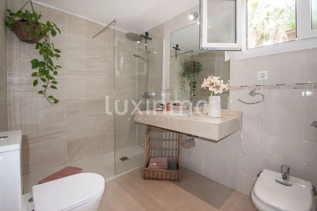 Badezimmer von Erdgeschoss zum Verkauf in Altea mit Klimaanlage, Privatgarten und Terrasse