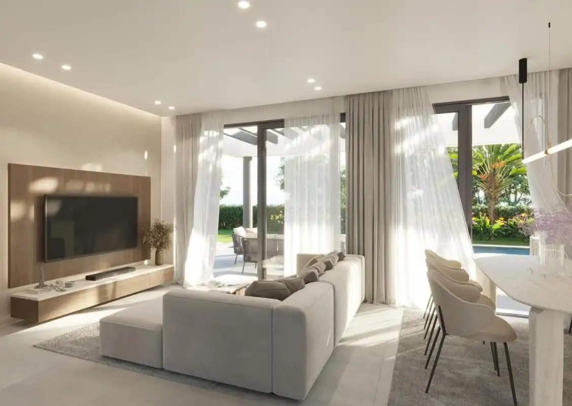Chalet con piscina en venta en Golf Bahía, imagen 2