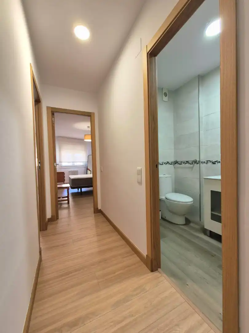 Baño de Piso de alquiler en Santiago de Compostela  con Calefacción, Parquet y Trastero