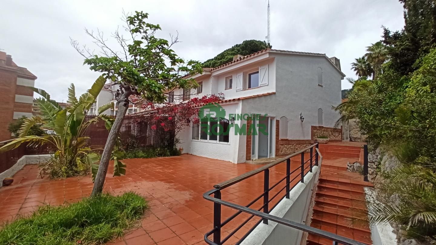 Vista exterior de Casa o xalet en venda en Lloret de Mar amb Aire condicionat, Calefacció i Jardí privat