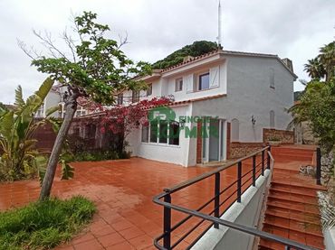 Casa amb piscina en venda a Fenals