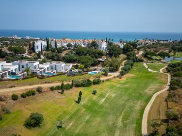 Adossat amb piscina en venda a Calahonda