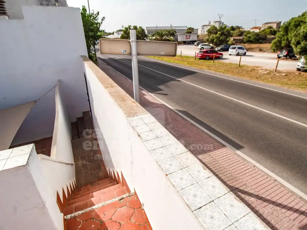Vista exterior de Casa o xalet en venda en Es Castell amb Calefacció i Terrassa