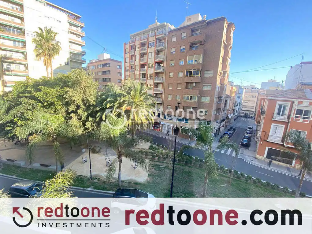 Vista exterior de Piso en venta en Alicante / Alacant con Calefacción