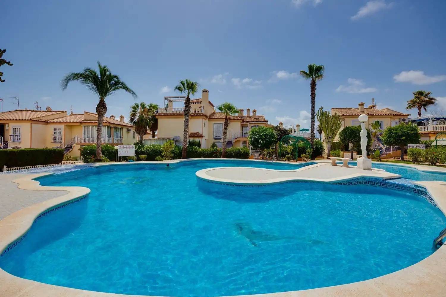 Piscina de Estudi en venda en Torrevieja amb Aire condicionat, Terrassa i Traster
