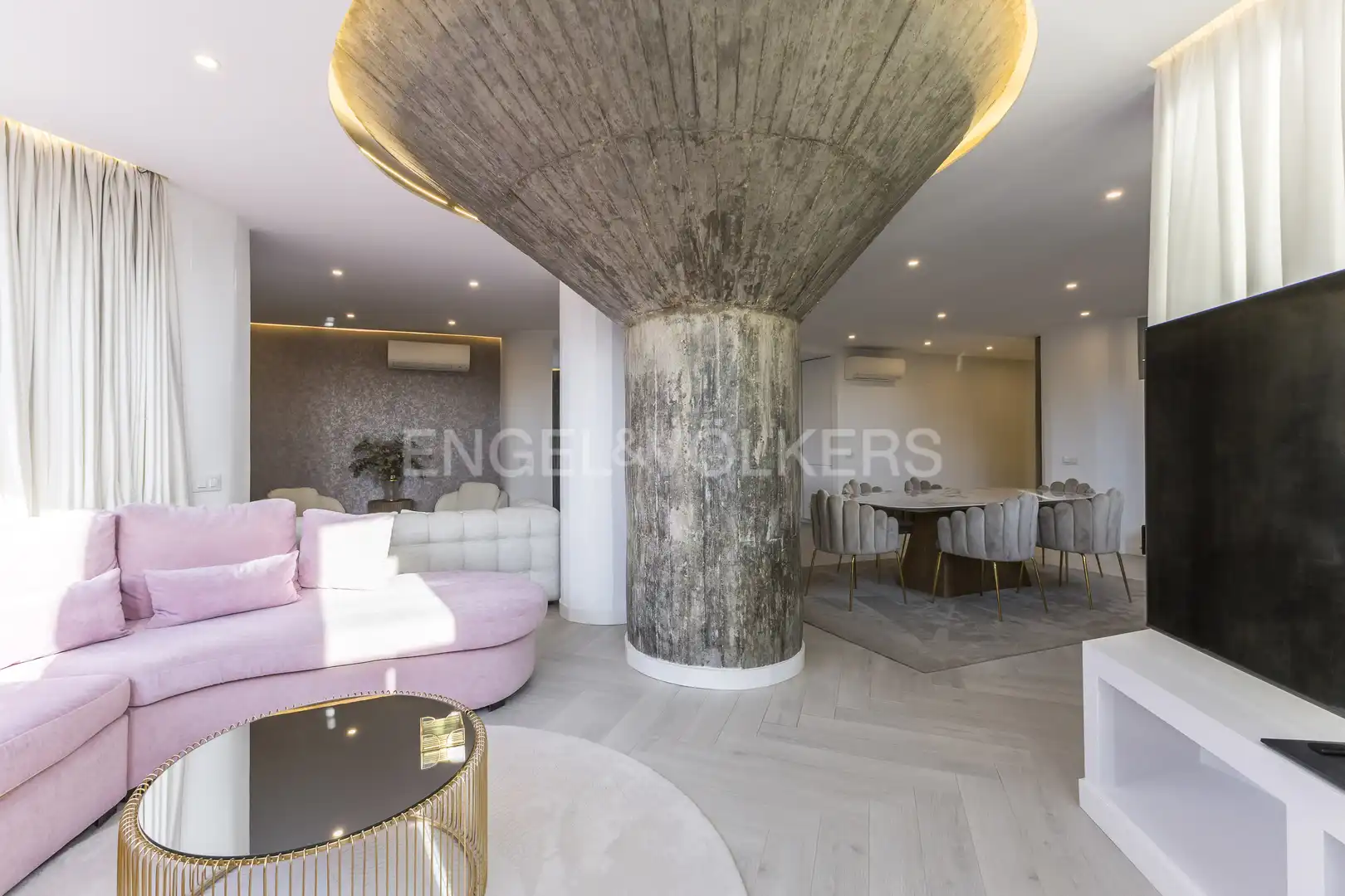 Living room of Flat for rent in Madrid  with Air Conditioner, Heating and Furnished