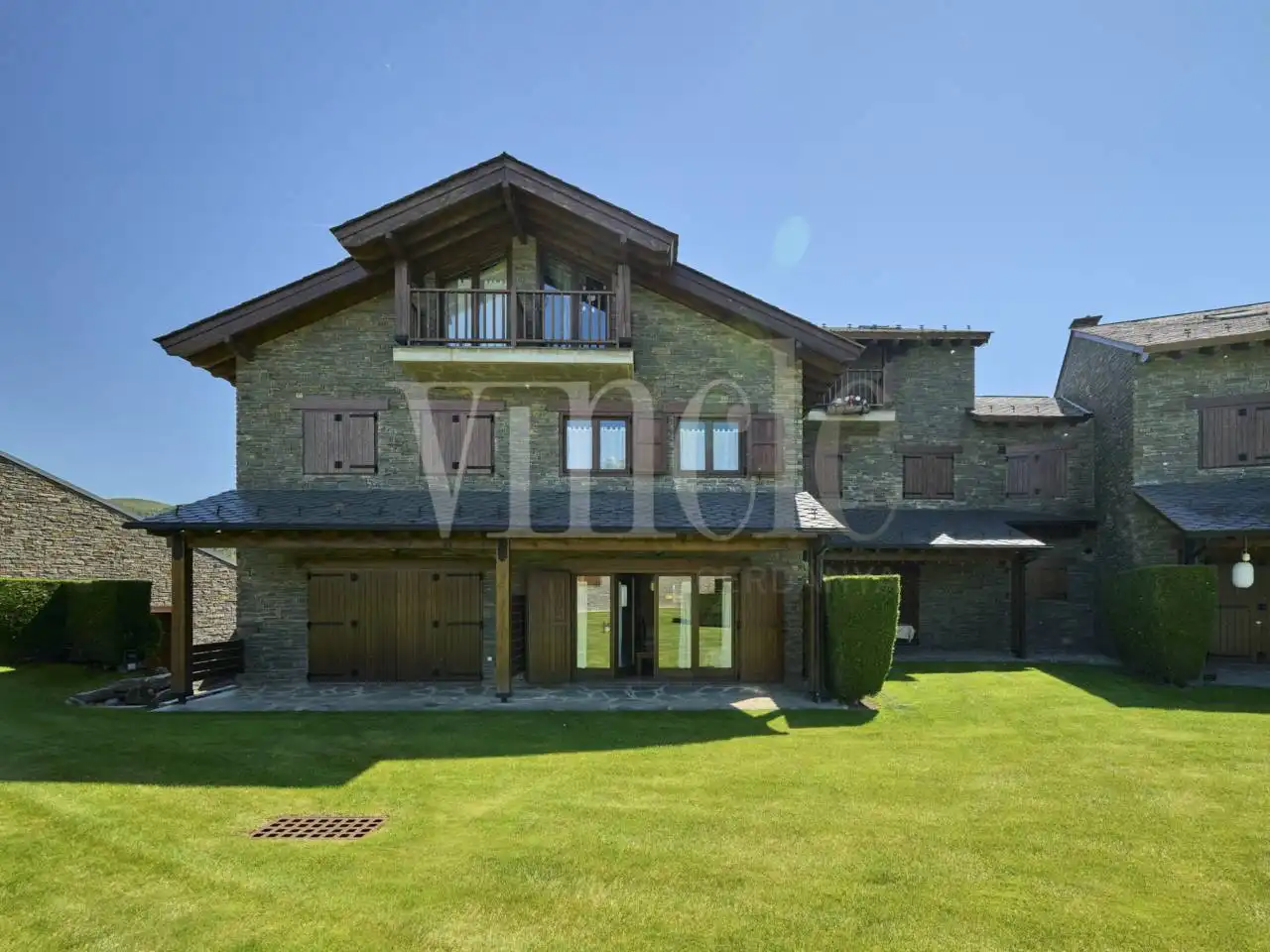 Vista exterior de Casa adosada en venta en Bellver de Cerdanya con Calefacción, Parquet y Terraza