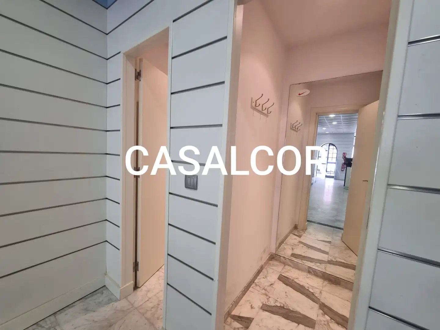 Local de alquiler en Mairena del Alcor con Aire acondicionado, Calefacción y Amueblado
