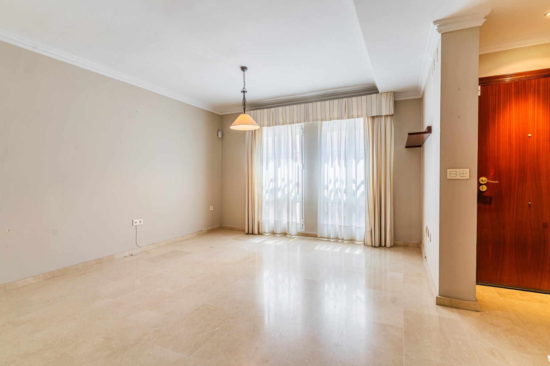 Sala d'estar de Casa adosada en venda en Jerez de la Frontera amb Aire condicionat, Calefacció i Terrassa
