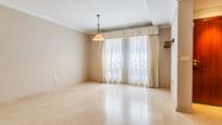 Sala d'estar de Casa adosada en venda en Jerez de la Frontera amb Aire condicionat, Calefacció i Terrassa