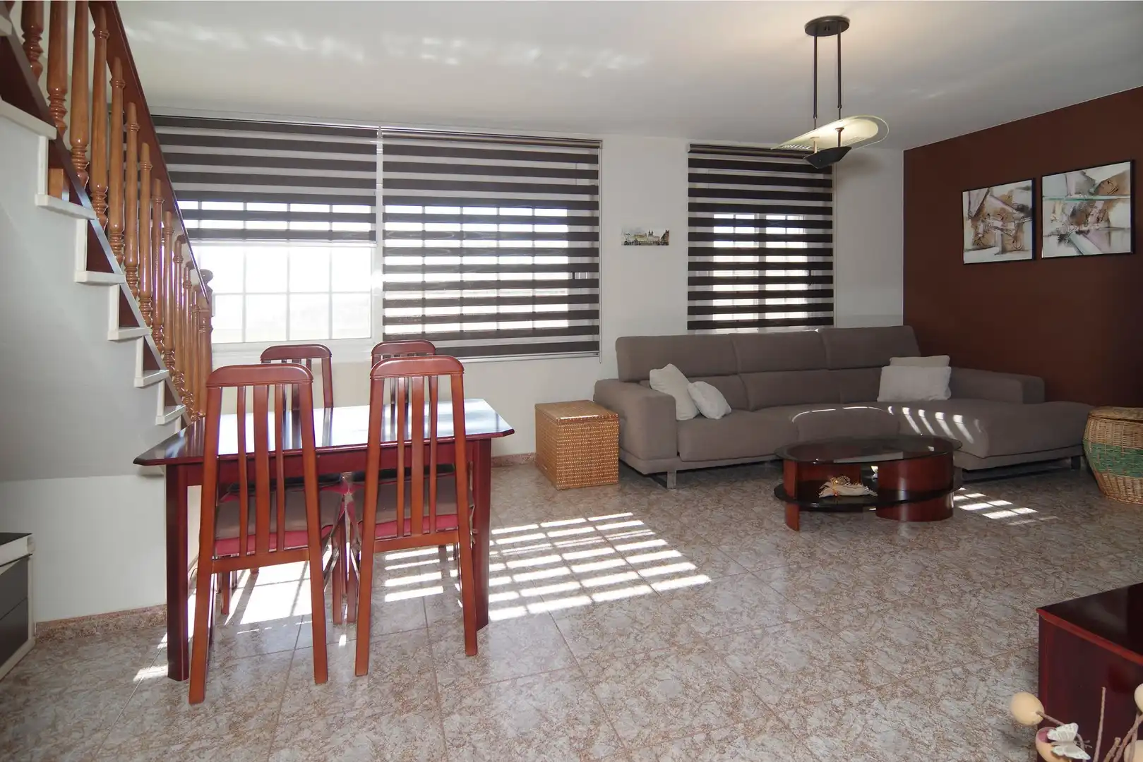 Sala d'estar de Casa o xalet en venda en Sant Vicenç Dels Horts amb Aire condicionat, Calefacció i Jardí privat