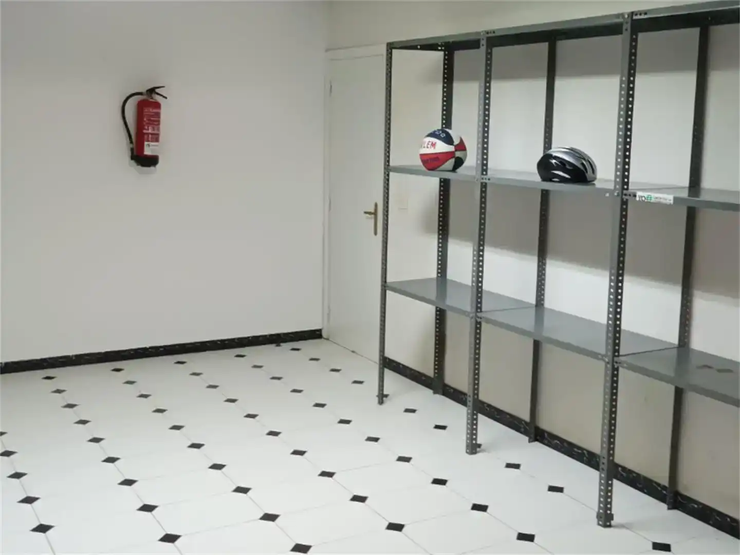 Commercial properties for sale in Noia