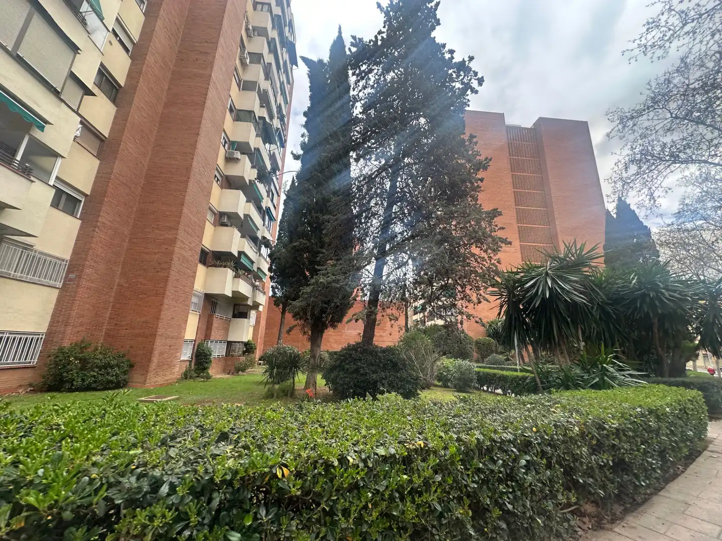 Vista exterior de Edificio en venta en Barcelona con Alarma