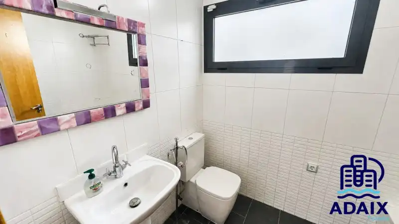 Bathroom of Houses for sale in Layos  with Air Conditioner, Heating and Terrace