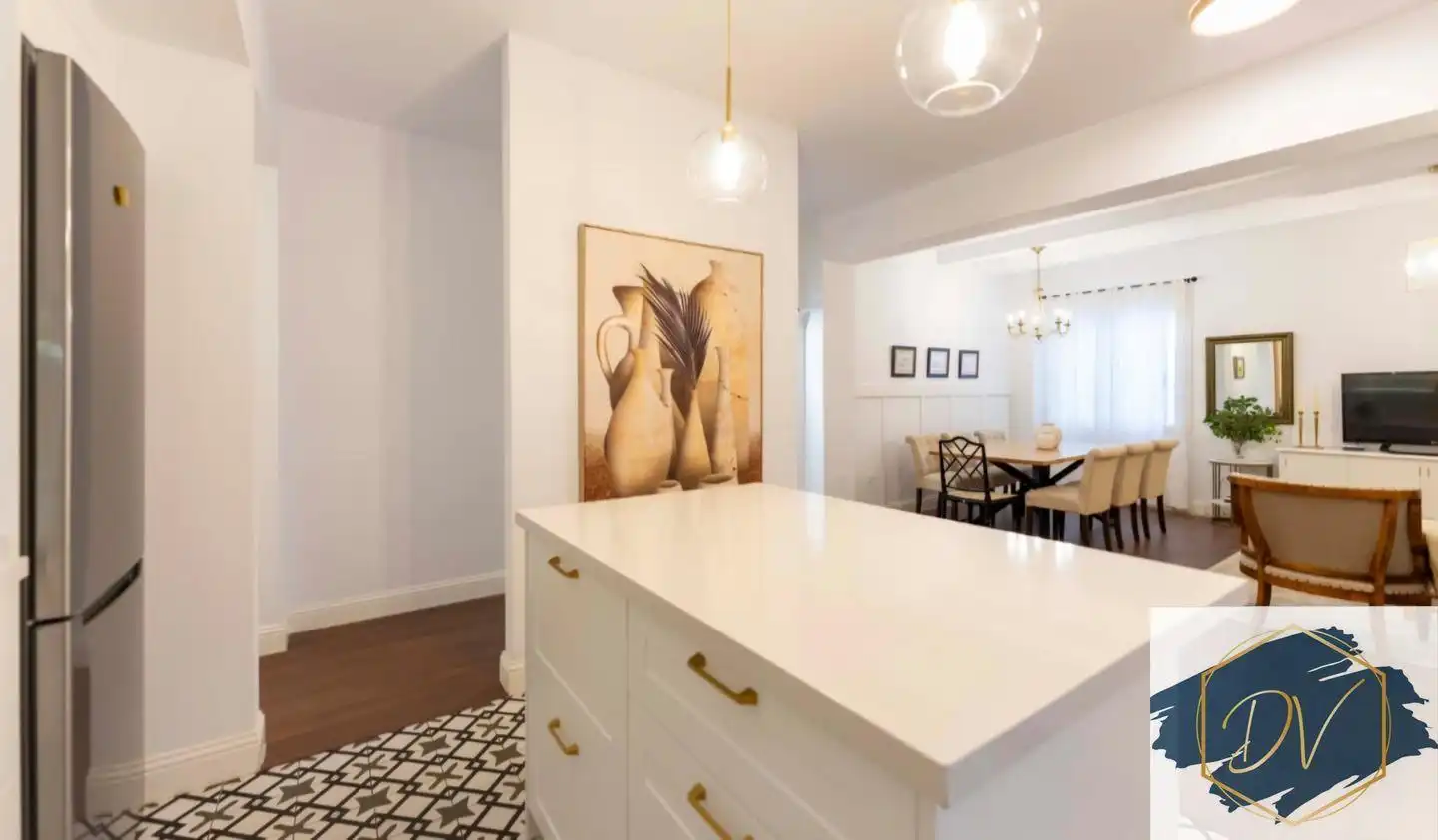 Flat with terrace for sale in Calle de Jesús y María, imagen 2