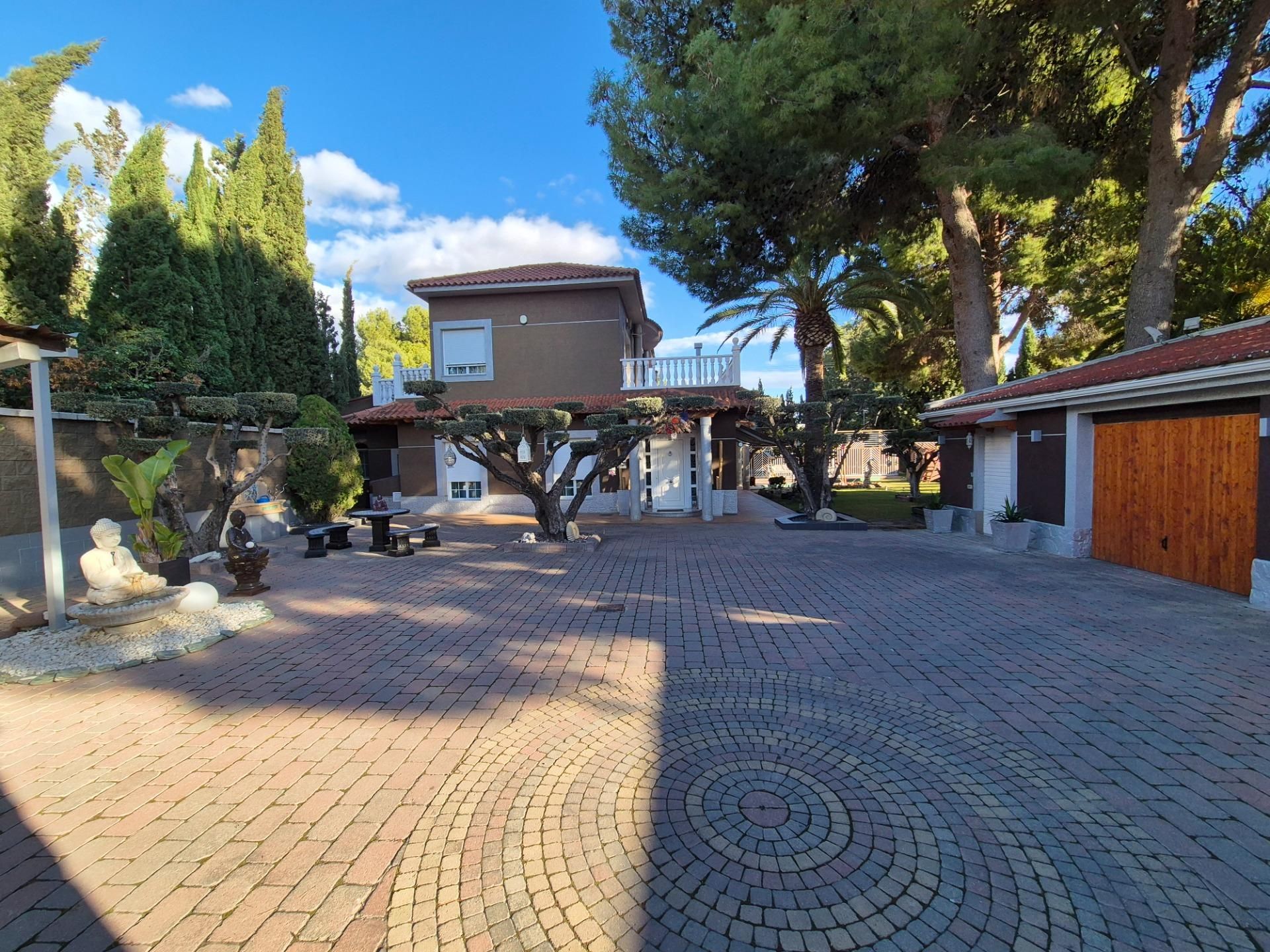 Vista exterior de Casa o chalet en venta en Elda con Jacuzzi